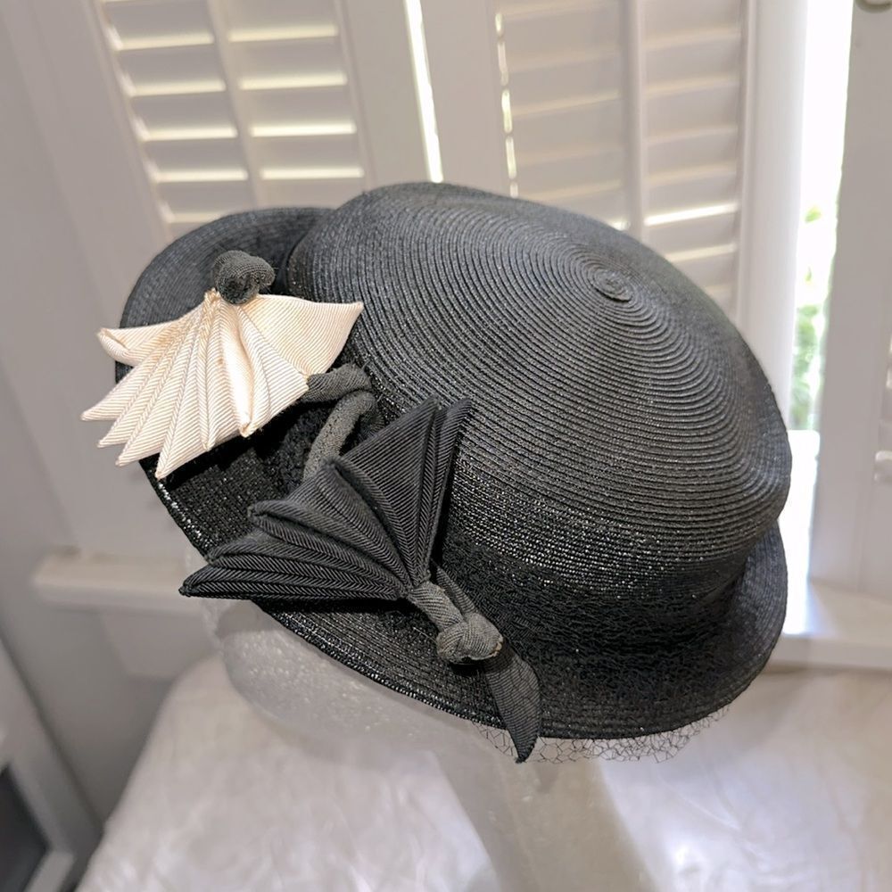 Vintage 50s/60s A New York Creation Small Black Hat with Distinctive Accents - Picture 2 of 7